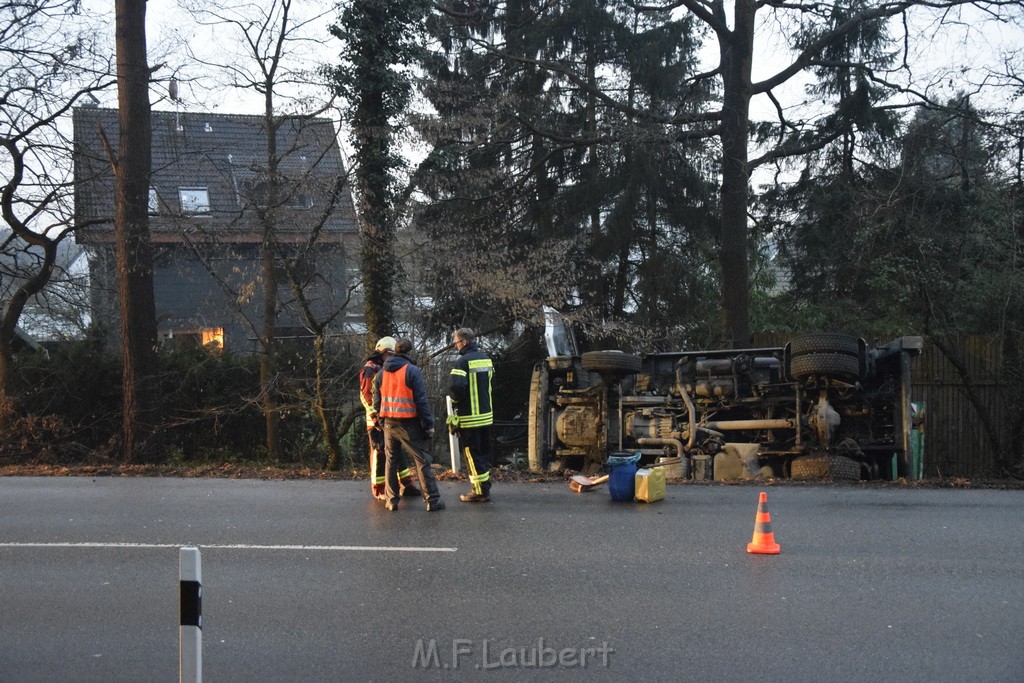 Container LKW umgestuerzt Koeln Brueck Bruecker- Dellbruecker Mauspfad P080.JPG - Miklos Laubert